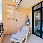 Sunset Apart, Large Terrace, Pool, Location! Apartament