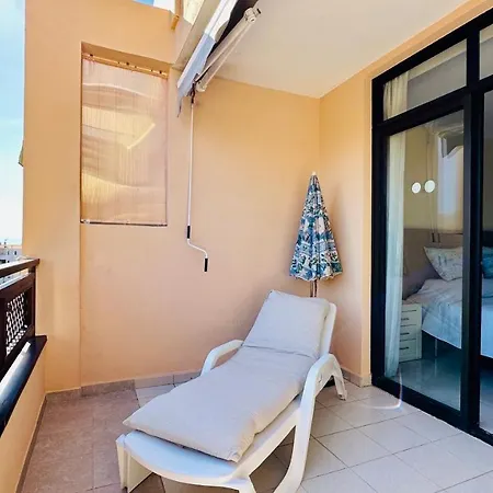 Sunset Apart, Large Terrace, Pool, Location! Lejlighed