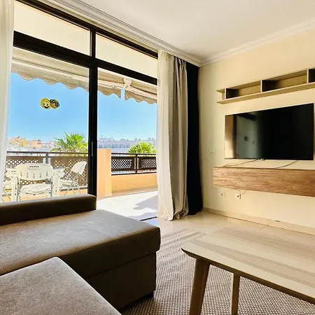 Sunset Apart, Large Terrace, Pool, Location! Lejlighed