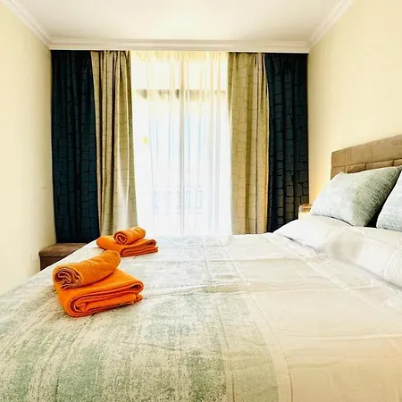 Sunset Apart, Large Terrace, Pool, Location! Apartment